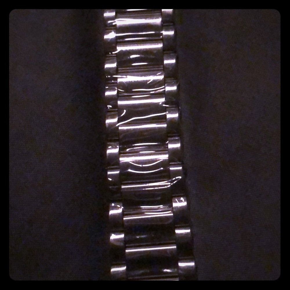 Fitbit Charge2 watchband (lrg) new in box silver